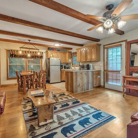 Treehouse Between Gatlinburg And Pigeon Forge. Pet Friendly! Kültér fotó